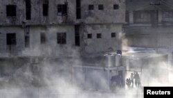 (资料图)库尔德武装与“伊斯兰国”激进分子交火,伊拉克基尔库克城内浓烟滚滚。