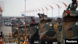 资料照 美韩联合鹞鹰军事训练中韩国海军陆战队的两栖突击载具(2018年4月)