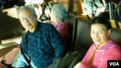 2010年12月11日,方励之夫妇参加诺贝尔和平奖颁奖典礼后在挪威奥斯陆机场等候返美班机(美国之音王南拍摄)