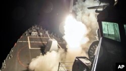 美国波特号导弹驱逐舰从地中海向叙利亚空军基地发射战斧巡航导弹(2017年4月6日,美国海军图片)