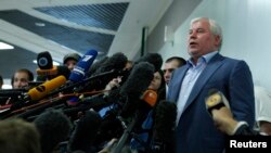 Luật sư Nga đại diện cho Edward Snowden nói chuyện với các nhà báo