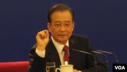 中国总理温家宝回答记者提问(资料照片)(美国之音张楠拍摄)