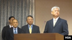 台湾官员在立法院就马习会接受质询(美国之音张永泰拍摄)