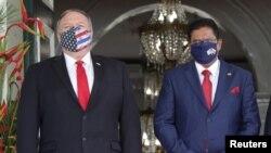 美国国务卿蓬佩奥2020年9月17日访问苏里南并会见总统昌·单多吉Chan Santokhi(路透社)