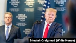 美国总统特朗普1月22日在出席达沃斯世界经济论坛时对媒体说,如果中国违约,他将终止美中贸易协议。