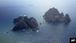 Nhóm đảo người Nhật gọi là Takeshima và Nam Triều Tiên gọi là Dokdo