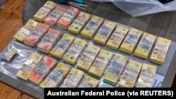 资料照片: 2021年6月8日澳大利亚联邦警察查获的犯罪资金