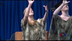 美国高立德聋哑人大学举行毕业典礼 美国高立德聋哑人大学举行毕业典礼