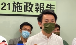 对于特首林郑月娥最后一份施政报告完全没有提及政制民主化的发展,民主党主席罗健熙表示,落实特首及立法会双普选是《基本法》的承诺,也是特首的宪制责任 (美国之音/汤惠芸)