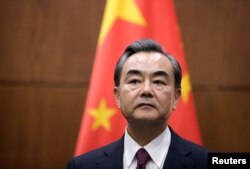 中国外长王毅在北京的记者会上(2016年8月)