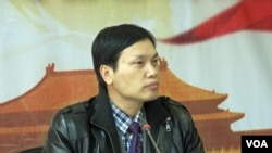 胡星斗教授(2010年12月,美国之音张楠拍摄)