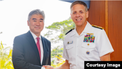 戴维森上将2018年9月25日会见美国驻菲律宾大使金诚(美国驻马尼拉大使馆照片)