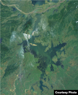 关于鄱阳湖的卫星图像(美国宇航局图片)