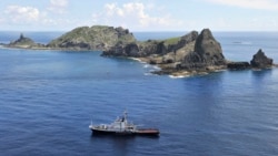 资料照:日本东京市政府测量船在日本称作尖阁列岛、中国称作钓鱼岛的岛屿旁。