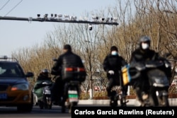 北京一条街道上的监控摄像头。(2021年11月25日)