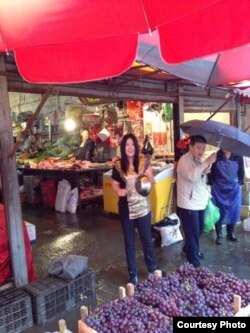 网友向莉10点01分为夏俊峰击盆鸣冤 (网络图片)