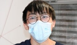 本土青年意志召集人罗子维表示,反送中运动两周年义卖活动是希望在”后国安法时代”, 传承香港人抗争的历史真相及记忆。 (美国之音 汤惠芸拍摄)