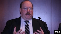 分析人士费舍尔(美国之音钟辰芳拍摄)