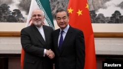 中国外长王毅在北京钓鱼台国宾馆会见到访的伊朗外长扎里夫。(2019年12月31日)