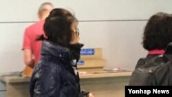 Bà CHOI SOON-sil, người đang nằm trong tâm điểm bê bối chính trị của tổng thống Hàn Quốc Park Geun-hye.