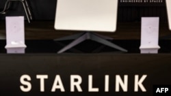 2023年8月31日,德国柏林展览中心举行的国际消费电子及家用电器贸易展览会预展中的星链卫星天线。