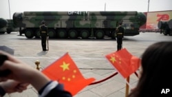 资料照：2019年10月1日，在北京举行的中国共产党成立70周年阅兵式上展示的东风-41型弹道导弹。