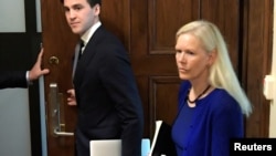 资料照:前瑞典驻华大使林戴安抵达斯德哥尔摩的地区法庭出庭受审。(2020年6月5日)