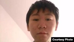 维权律师王宇的儿子包卓轩(周锋锁推特图片)