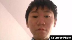 维权律师王宇的儿子包卓轩(周锋锁推特图片)