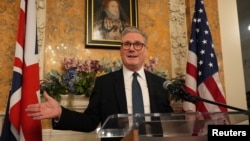 2025年2月26日,英国首相斯塔默抵达美国华盛顿特区后在英国大使官邸举行的欢迎招待会上讲话。