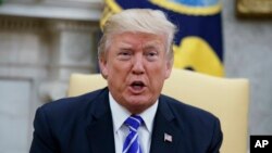 川普总统在白宫椭圆形办公室与国会领导人会面期间讲话。(2017年9月6日)