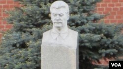 莫斯科红场克里姆林宫墙外的斯大林墓。(美国之音白桦拍摄)