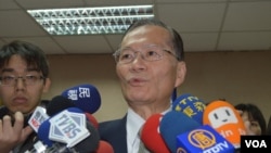 台湾海巡署署长王进旺3月17日在立院 (美国之音申华拍摄)