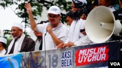 印尼数以百计的穆斯林星期五(12月21日)在中国驻雅加达大使馆外举行抗议中国大规模关押维吾尔穆斯林。