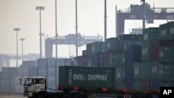 Trung Quốc mua gần 104 tỉ đô la hàng hóa của Hoa Kỳ trong năm ngoái, đứng hàng thứ Ba các nước nhập khẩu hàng hóa của Hoa Kỳ sau Canada và Mexico