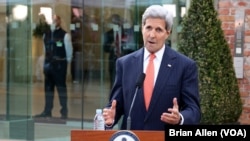 美国国务卿克里在奥地利维也纳宣讲伊核谈判取得的进展。(2015年7月9日)