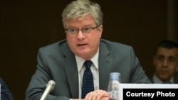 ကန် လက်ထောက်နိုင်ငံခြားရေးဝန်ကြီး Simon Henshaw