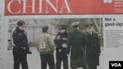 香港南华早报报道:一男子近日在天安门广场附近遭警察拦截盘问