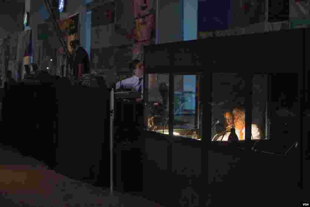 Cabin phiên dịch tất cả các bài nói chuyện tại hội nghị. Các thứ tiếng được dịch gồm có A-rập, Trung Quốc, Nga, Pháp, và Tây Ban Nha. (Alison Klein/VOA)