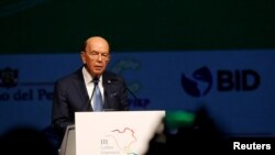 美国商务部长罗斯2018年4月12日在拉美工商领袖峰会上发言(路透社)