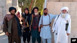 2021年8月10日，塔利班武装人员进入阿富汗西南部法拉省首府法拉市。这是塔利班自8月6日以来占领的第七个首府城市。