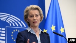 资料照片:欧盟委员会主席冯德莱恩在布鲁塞尔举行的记者会上讲话。(2024年4月10日)