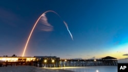 波音公司CST-100星际线(Starliner)宇宙飞船星期五(12月20日)从佛罗里达州卡纳维拉尔角的空军基地发射升空。