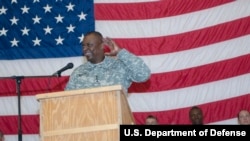 时任美军驻伊拉克部队指挥官的奥斯汀上将出席一个活动(美国军方2010年11月25日照片)