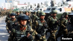 在新疆喀什,武警举行反恐誓师大会(2017年2月27日)