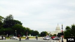 10月3日枪击事件发生后警察封锁了国会大厦