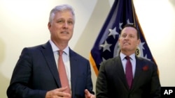 美国国家安全顾问奥布莱恩(左)