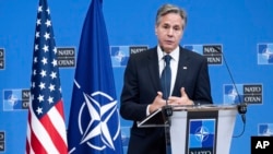 资料照片:美国国务卿安东尼·布林肯于2023年11月29日在比利时布鲁塞尔北约总部举行的北约外交部长乌克兰问题会议上举行新闻发布会。(美联社图片)