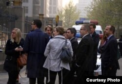 一些欧美国家人权官员在海淀法院外(网络图片)