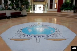 法国中部里昂的国际刑警组织总部入口大厅(2007年10月16日)。